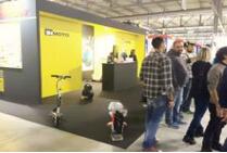 Eine visuelle fest wird von Airwheel elektrische Hoverboard in 2015 EICMA gebracht.