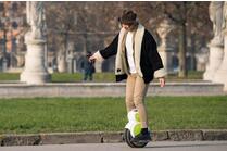 Reiten Airwheel Q6 Exquisite Scooter um meine Traumfrau zu erfüllen