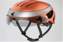 Mountain-Bike-Radfahren mit intelligenten Airwheel C3-Helm